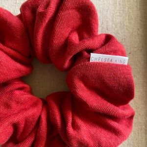 CHELSEA KING Red Scrunchie/Classic❤️